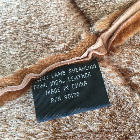 NWT Révue shearling vest w/brown leather accents & front tie closure - Picture 13 of 15